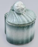 Szarka Tamás (1956-) Kagyló figurás tároló. Türkiz mázzal festett formába öntött fajansz, jelzéssel, hibátlan, m: 17,5 cm
