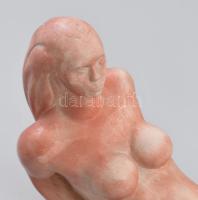 Záhorzik Nándor (1935- ): Napozó nő. Kerámia szobor, jelzett, minimális kopásnyomokkal, alján repedé...