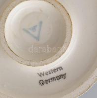 Hummel fiú kabátban. Kézzel festett, jelzett, m: 13,5 cm