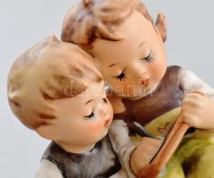 Hummel írni tanuló gyermek pár. Kézzel festett, jelzett, hibátlan, m: 11,5 cm