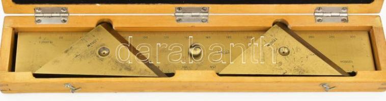 MOM térképészeti léptékvonalzó, 1:2000 öl/m, bronz, fa dobozában, h: 34,5 cm