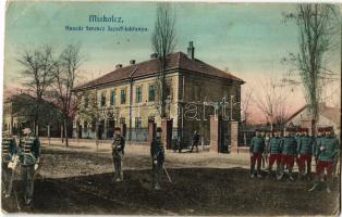 1907 Miskolc, Huszár Ferenc József laktanya. Montázs katonákkal (EB)