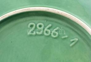 Régi plasztikus levél alakú süteménykínáló szett, zöld színnel mázolt, sorszámozott, kis kopással, d...