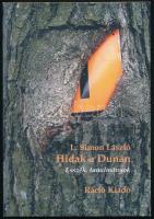 L. Simon László: Hidak a Dunán Bp., ,2005, Ráczi Kiadó   Az író , L. Simon László (1972-) József Attila-díjas író, költő, szerkesztő, politikus, a Magyar Nemzeti Múzeum későbbi igazgatója által Haraszty István "Édeske" (1934-2022), Kossuth-díjas szobrász, festőművész részére DEDIKÁLT példány.