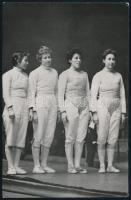 Szalontay Kati, Rejtő Ildi, Juhász Kati, Kovácsné Nyári Magdi olimpiai vívócsapat18×12 cm, feliratoz...