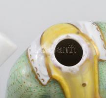 Kínai férfi tubákos fiola. Kézzel festett porcelán, jelzés nélkül, nyak pereménél pattogzással, m: 9...