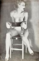 Bródy István: A női szépség albuma. DEDIKÁLT! Bp., 1937,Uj Magazin. Kiadói egészvászon kötés, sérült...