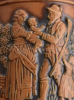 Gerzitl vadászkorsó, körben matt csokoládémázzal bevont vadászjelenetekkel díszítve, ornamentikus dí...