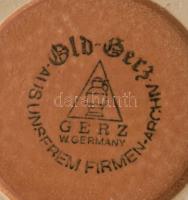 Gerzitl vadászkorsó, körben matt csokoládémázzal bevont vadászjelenetekkel díszítve, ornamentikus dí...