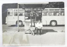 24 Db közlekedéssel kapcsolatos fotó, albumban