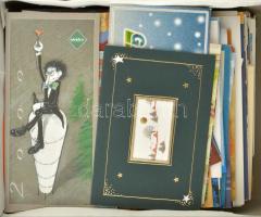 Kb. 450 db MODERN üdvözlő motívum képeslap dobozban: sok kinyitható és egyedi céges / Cca. 450 modern greeting motive postcards in a box: many foldings and custom made