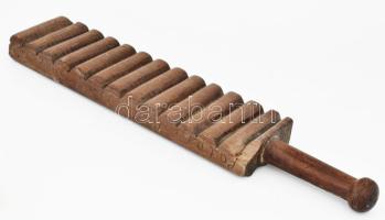 1891 Mángorló, tulajdonosi vésetekkel, sérüléssel, h: 54 cm