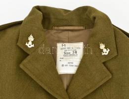 Brit Hadsereg egyenruha zubbony, tüzér gallérjelvénnyel és miniatűr kitüntetéssel. Jelzett, jó állap...