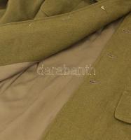 Brit Hadsereg egyenruha zubbony, tüzér gallérjelvénnyel és miniatűr kitüntetéssel. Jelzett, jó állap...