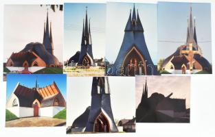 7 Db nagyméretű fotó a Paksi Szentlélek templomról melyet Makovecz Imre tervezett