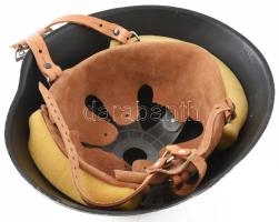 NDK (Kelet-Németország) M56 rohamsisak, párnázattal / DDR (East Germany) M56 helmet, with padding