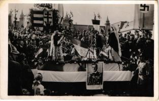 1940 Nagyvárad, Oradea; bevonulás, Horthy Miklós portré, honleányok, magyar címer és zászló, horogkereszt / entry of the Hungarian troops, Horthy portrait, compatriot women, Hungarian flag and coat of arms, swastika (EK)