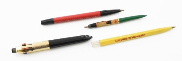 4 db retró toll (közte vetkőzős, többszínű, stb.), h: 13-18 cm