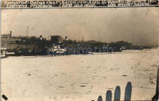 Komárom, Komárno; Téli kikötő alsó része, 'Kékes' oldalkerekes vontató gőzhajó / winter port, Hungarian side wheeler tug steamship, photo (EK)