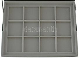 Érmetartó kazetta egy kivehető tálcával, összesen 24db, 50x50mm-es férőhellyel. Használt, de jó álla...