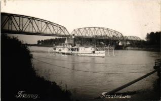 Tiszaug, Tisza híd, "SZENTEDRE" gőzüzemű oldalkerekes személyhajó. photo