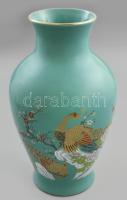 Japán paradicsommadár mintás váza, türkizzöld fonton zománcfestett mintával, jelzéssel, hibátlan, m: 30,5 cm