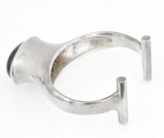 Ezüst(Ag) Péter Vladimir (1947-) által tervezett karperec füstkvarccal, jelzett (Wladis), 5,5×4 cm, ...