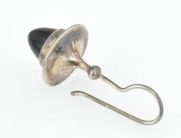 Ezüst(Ag) Péter Vladimir (1947-) által tervezett fülbevalópár obszidiánnal, jelzett (Wladis), h: 4 c...