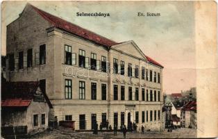 Selmecbánya, Schemnitz, Banska Stiavnica; Evangélikus líceum, Szentháromság szobor, üzlet. Grohmann és Kuchta kiadása / Lutheran boarding school, Trinity statue, shops (fa)