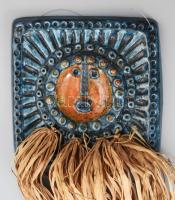 Vén Edit (1937-): Arc. Mázas kerámia fali plakett folyófű kiegészítéssel, jelzéssel, minimális kopot...