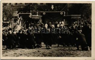 Budapest, A Pápai Legátus tábori miséje a Vérmezőn a Szent Imre ünnepségek alkalmából (1930) / Die Feldmesse des Papstlichen Legaten auf der Generalwiese anlässlicht der Szent Imre Feier 1930