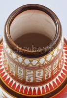 1924 Zsolnay egyiptizáló dekoros kisváza, a Tutanhamon sorozatból. Korongozott fehércserép, felületé...