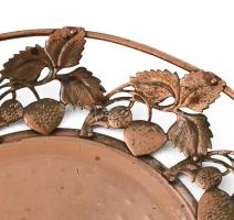 Préselt és stancolt bronzírozott lemezekből összeállított epermintás kínáló pár, jelzés nélkül, kopá...