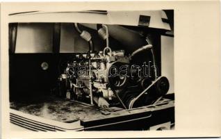 Ikarus 55, the 6-cylinder, 125 HP fourt-stroke rear diesel engine / Ikarus 55 dízel motor