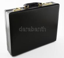 Valódi bőr aktatáska jelzett. minimális kopással a sarkokon 46x36 cm Belül nagyon szép állapotban