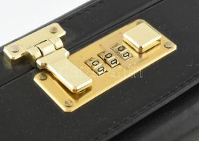 Valódi bőr aktatáska jelzett. minimális kopással a sarkokon 46x36 cm Belül nagyon szép állapotban