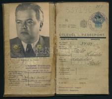 1947-48 Sarló László Építészmérnök fényképes útlevele több bejegyzéssel, vászonkötésen ráragasztott Magyar Köztársaság felirattal, kissé sérült, foltos, 8,5x13,5 cm. Sarló László Storch Vendel (1828-1886 után) 1848-49-es szabadságharcos, komáromi várőr rokona, a család egyik ága a XIX. sz. végén magyarosította nevét Storchról Sarlóra.