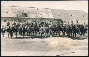 cca 1930 Magyar lovaskatonák csoportképe, Sziklay/Esztergom felvétele, hátoldalán jelzett fotólap, foltos, kissé sérült, 8,5x13,5 cm
