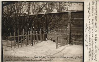 1931 Kolozsvár, Cluj; A Kutu sírja télen viaszrózsákkal 1919-1931. Berkesy (Berkesi) Márton felvétele / grave in winter. photo