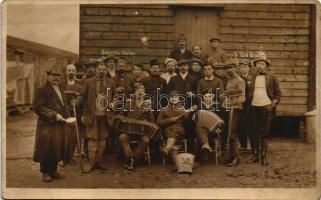 ~1920 Belfast (Northern Ireland), Shore Road, Schneider Atelier, workers having fun. photo (EK)
