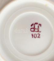 16 darabos porcelán tétel, közte érdekes darabokkal, Zsolnay kis kulacs, Hollóházi mókus, Drasche ny...