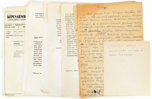 cca 1980 Szegvári Károly (1920-2002) festőművész iratai: (ön)életrajzának saját kezűleg írt, autográf aláírásával ellátott, ill. gépelt példánya; egyéb gépelt- és kéziratok, nyilatkozatok, levelek, stb. Vegyes állapotban.