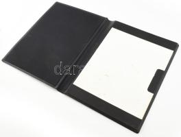 Hollóházi Szász Endre porcelán plakettel díszített bőr írómappa. Matricás, jelzett, hibátlan 17x12 c...