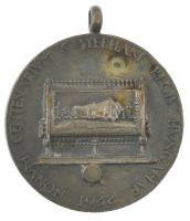 Madarassy Walter (1909-1994) 1938. "34. Eucharisztikus Világkongresszus Budapest 1938 - 1948 / Szent Jobb" ezüstözött bronz emlékzseton füllel (20mm) T:XF patina, ezüstözésen kis kopás