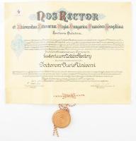 1937 Szeged, (az eredetileg kolozsvári) M. Kir. Ferenc József Tudományegyetem által kiállított jogtudományi doktori diploma, rajta Horváth Barna (1896-1973) jogtudós, a jogi kar dékánjának autográf aláírásával, 10P okmánybélyeggel, fatokos függőpecséttel. Feltekerve, jó állapotban, apró lapszéli szakadással, 60x48 cm