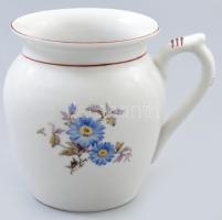 Hollóházi tejfölös bögre. Matricás virágmintával díszített, jelzett, minimális kopottsággal, m: 11,5 cm