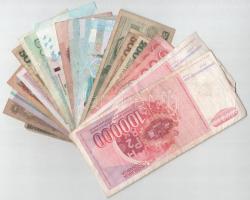 20db-os külföldi bankjegytétel, benne Jugoszlávia, Horvátország, Fehéroroszország, Thaiföld, Hongkon...