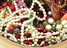 Kistáskányi bizsu, közte érdekes darabokkal