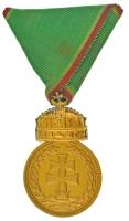 1922. "Magyar Koronás Bronzérem vörös-fehér szegélyezésű szalagon (katonai tagozat)" aranyozott, jelzetlen bronz kitüntetés T:AU mellszalagon folt Hungary 1922. "Hungarian Bronze Medal with the Holy Crown with red and white bordered ribbon (military deparment)" gilt bronze decoration without hallmark C:AU ribbon spotted NMK 413.
