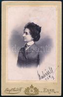 cca 1902 Eger, női portré autográf aláírással és datálással, Gráf Rudolf fényképész felvétele, kemén...